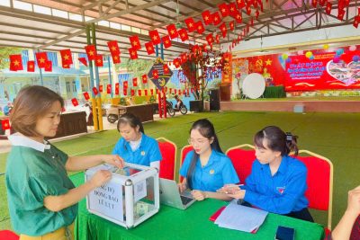 Trường mầm non Hoà Mạc phát động ủng hộ đồng bào lũ lụt miền Trung- Tây Nguyên